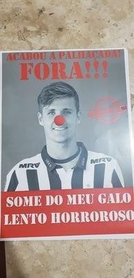 Imagens do protesto da torcida do Atltico na sede de Lourdes