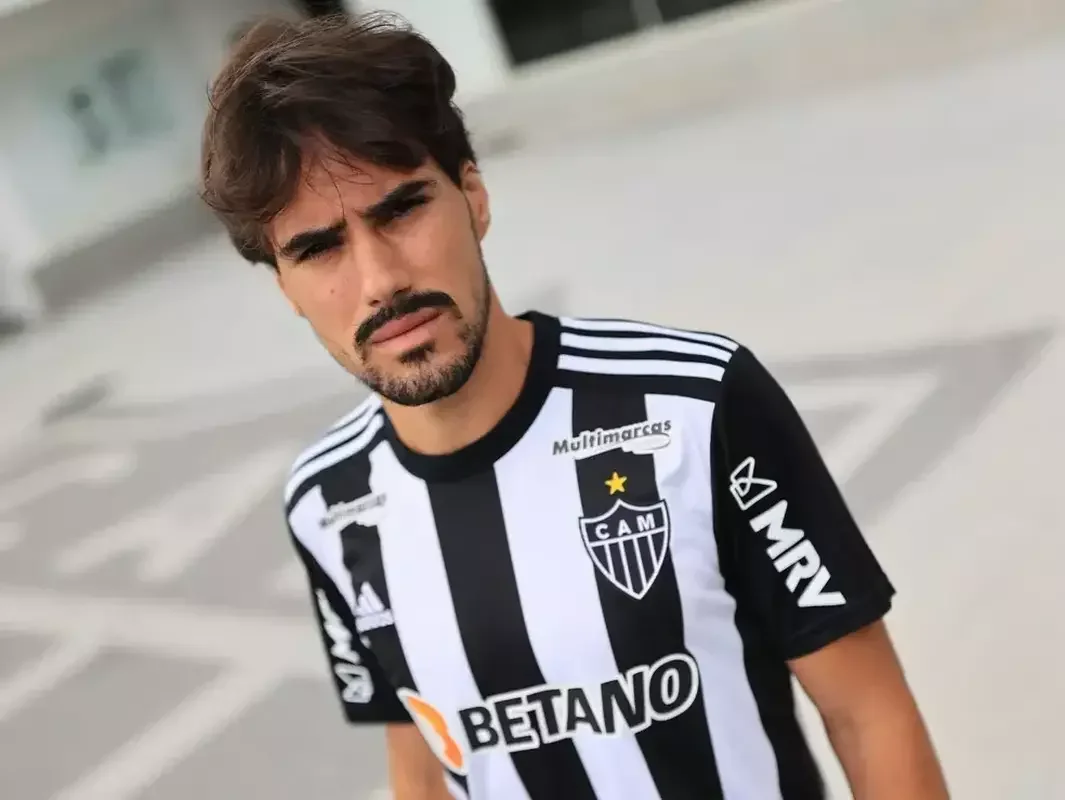 Atltico contratou o meio-campista Igor Gomes