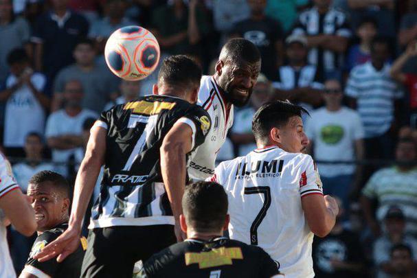 Equipes se enfrentaram em jogo que fora adiado da quarta rodada, no estádio Lacerdão, e ficaram no 0 a 0