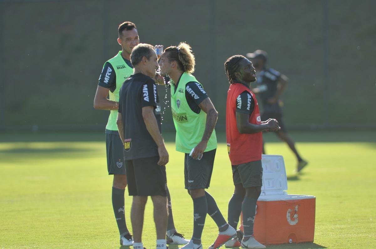 No dia da apresentao de Rver, outro zagueiro tambm chamou ateno: Igor Rabello, que foi a campo pela primeira vez