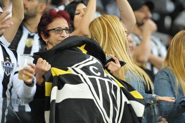 Fotos dos torcedores do Atltico no confronto entre Galo e Tolima, na noite desta quarta-feira (25), no Mineiro, em Belo Horizonte. A partida foi vlida pela 6 rodada da fase de grupos da Copa Libertadores.