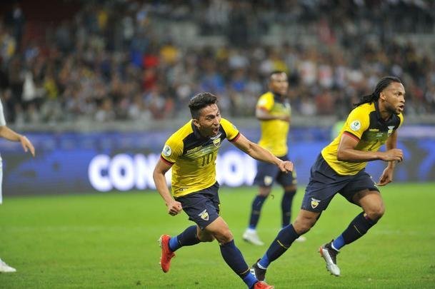 Equador e Japo se enfrentaram no Mineiro pela terceira rodada do Grupo C da Copa Amrica