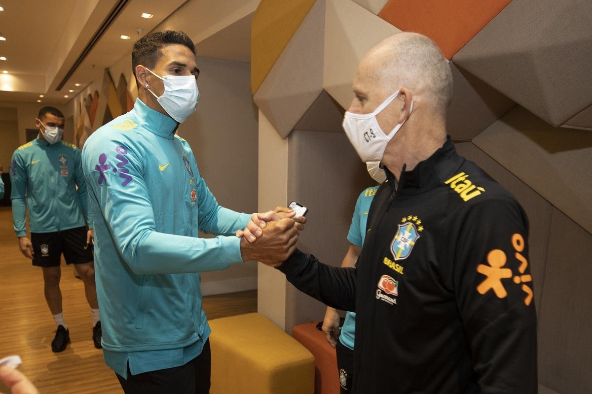 Jogadores se apresentam  Seleo Brasileira