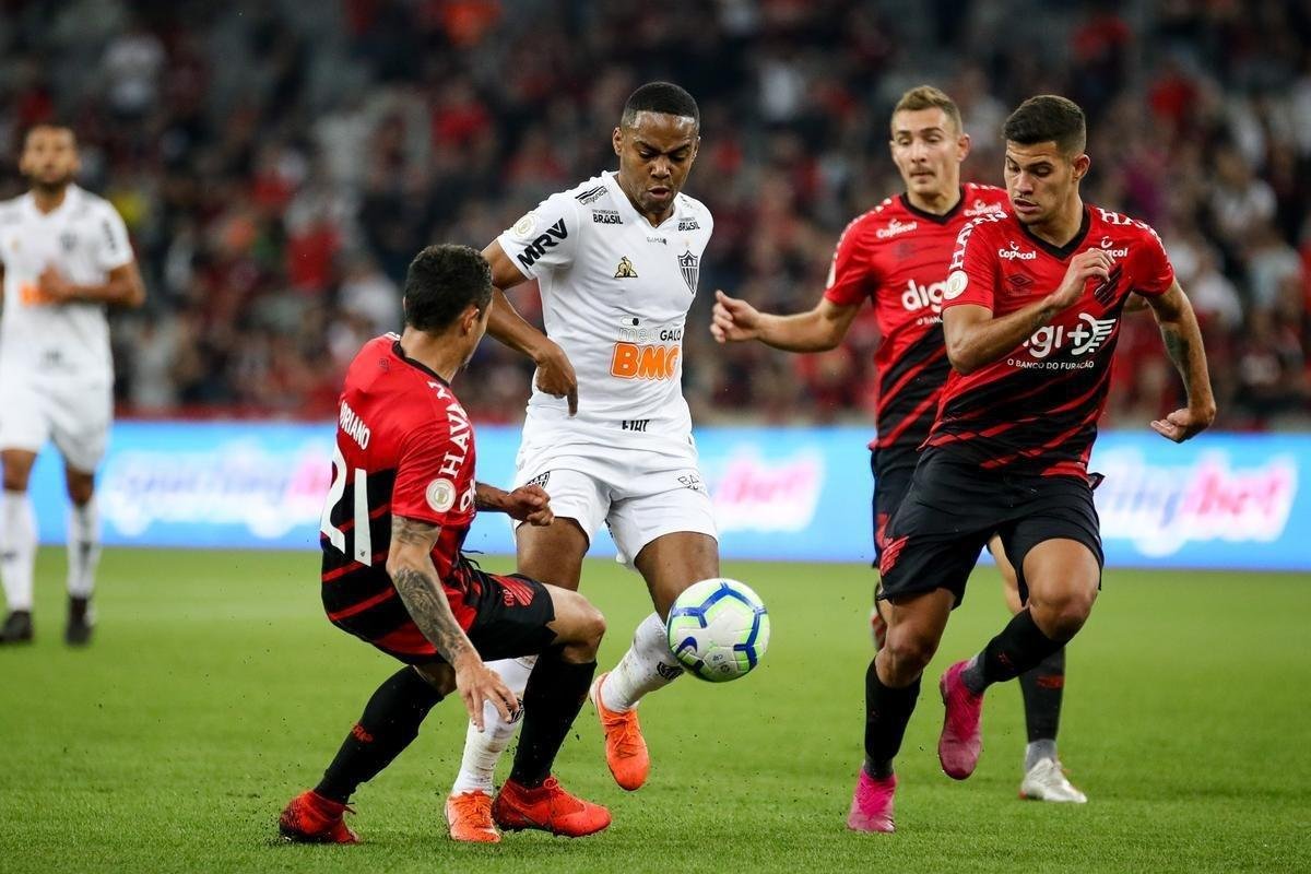 Galo perdeu muitas chances e acabou derrotado pelo xará paranaense