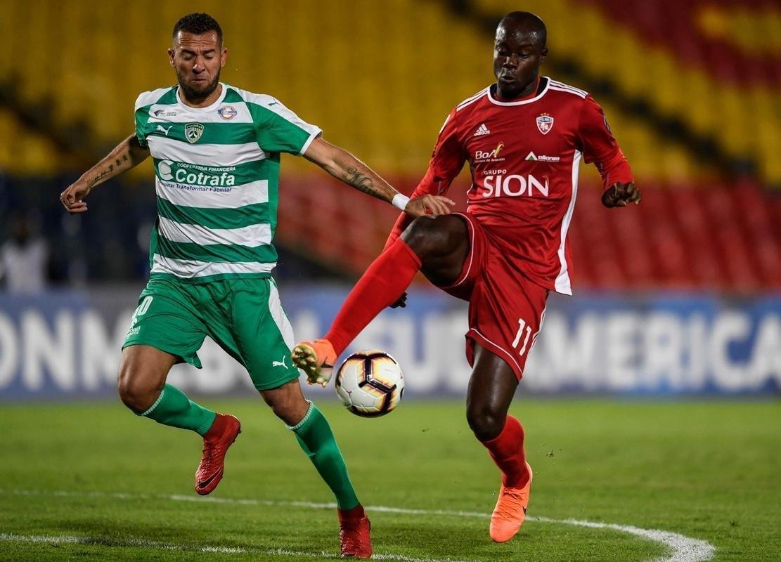 Stalin Motta -  O experiente meio-campista de 35 anos  a estrela do time e est na sua terceira passagem pelo La Equidad. Motta  o jogador que mais vestiu a camisa do clube colombiano, com 442 partidas. Ele tambm  o maior artilheiro dos 36 anos de histria do time, com 69 gols. Durante a carreira, ele tambm defendeu Santa Fe, Atltico Nacional e Cha, da Colmbia e, tambm, o Barcelona, do Equador. Motta tem trs convocaes para a Seleo Colombiana.