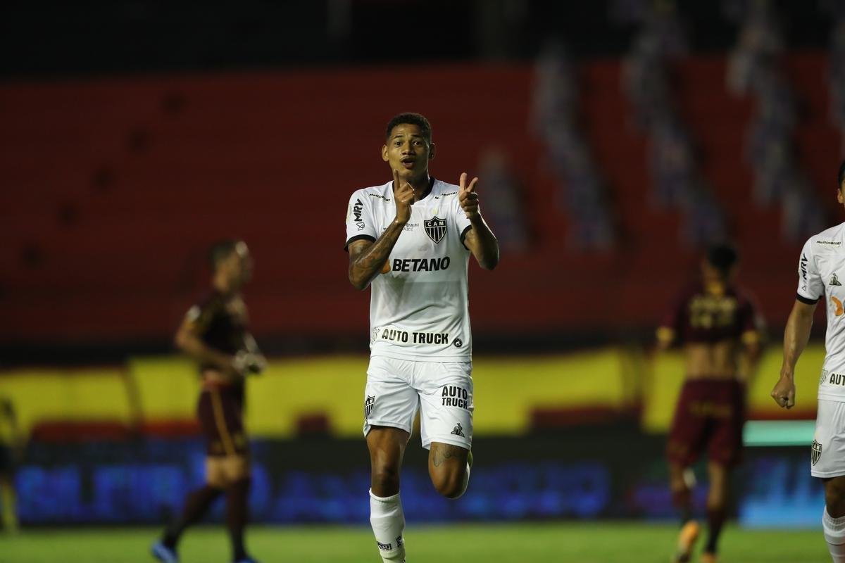 Em duelo pela 37 rodada do Brasileiro, o Atltico vence o Sport, na Ilha do Retiro, por 3 a 2