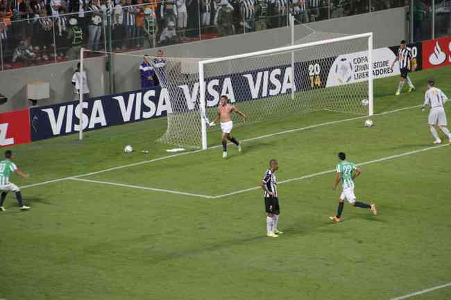 Relembre pênaltis clássicos que fizeram a história do futebol, topper