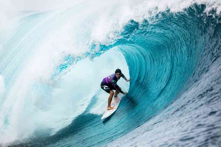 Gabriel Medina é campeão em etapa na Austrália; Tatiana Weston