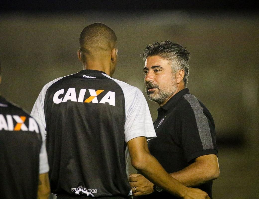 Jogadores trabalharam com bola no Almeido, em Joo Pessoa, local da partida desta quarta, s 21h45, contra o Botafogo-PB, pela segunda fase da Copa do Brasil. Houve treinamento de pnaltis