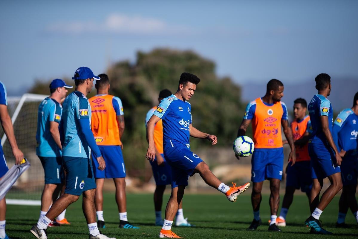 Sob o comando de Rogério Ceni, Cruzeiro treinou nesta sexta-feira na Toca da Raposa para o duelo contra o Santos, pela 15° rodada do Campeonato Brasileiro