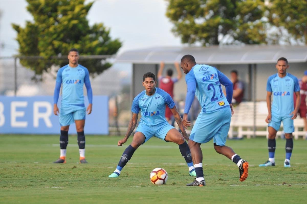 Fotos do treino do Cruzeiro desta segunda-feira, na Toca da Raposa II (Alexandre Guzanshe/EM D.A Press)