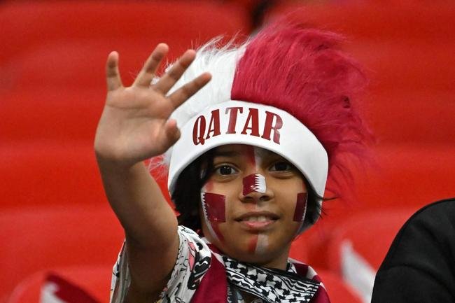 Torcedores de Holanda e Catar no Estdio Al-Bayt, em Al Khor, pelo Grupo A da Copa do Mundo