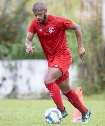 Com o elenco separado em quatro grupos, Náutico realiza primeiro dia de treinos, no Centro de Treinamento Wilson Campos, no bairro da Guabiraba, após quase três meses da suspensão das atividades, por conta da pandemia do coronavírus