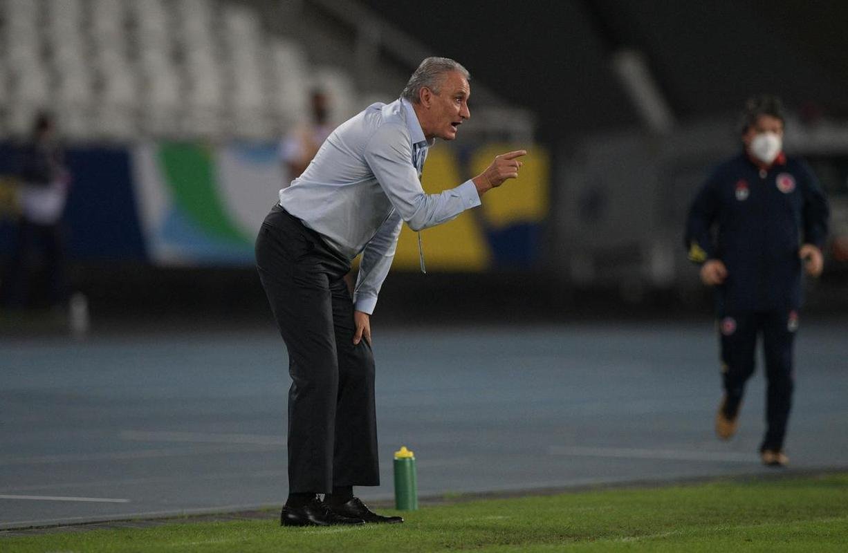 Brasil e Colmbia se enfrentaram no Estdio Nilton Santos, pelo Grupo B da Copa Amrica