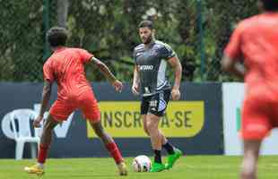 No primeiro jogo-treino, Atltico empatou com o Villa Nova por 1 a 1. Hulk marcou pelo Galo.