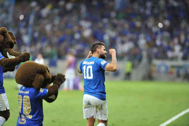 Último jogo da carreira de Sobis tem emoção, festa com a torcida do Cruzeiro  e surpresa de Dirceu Lopes; assista, cruzeiro