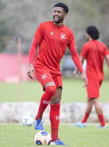 Com o elenco separado em quatro grupos, Náutico realiza primeiro dia de treinos, no Centro de Treinamento Wilson Campos, no bairro da Guabiraba, após quase três meses da suspensão das atividades, por conta da pandemia do coronavírus