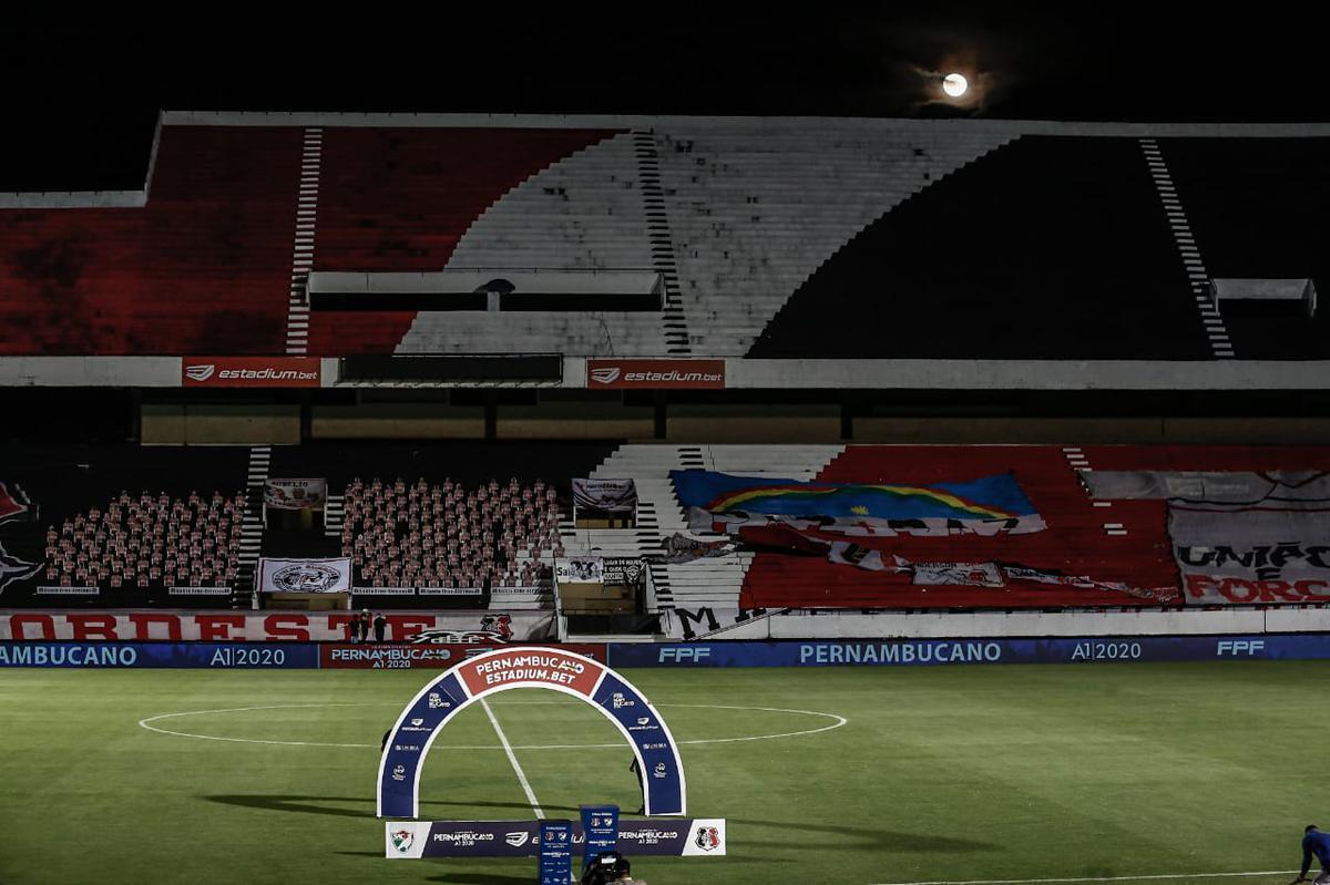 Sem torcida, devido ao protocolo de segurança contra a pandemia de Covid-19, o estádio do Arruda recebeu Santa Cruz e Salgueiro na decisão do 106º Campeonato Pernambucano, em 2020.