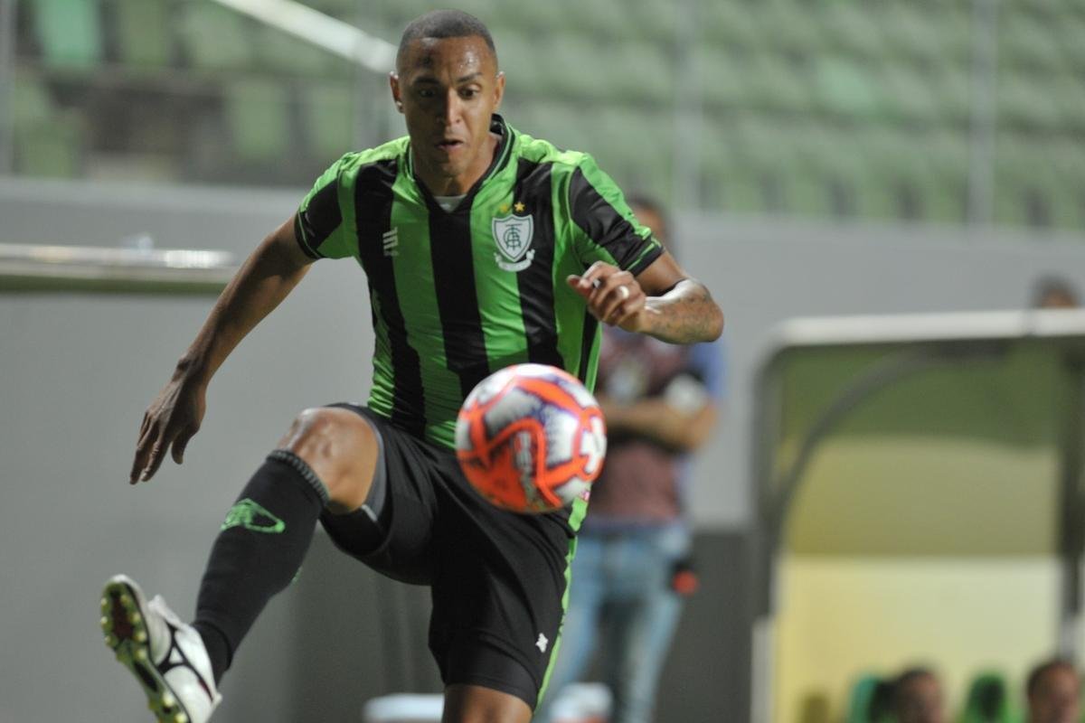 Veja fotos do jogo entre Amrica e Villa Nova