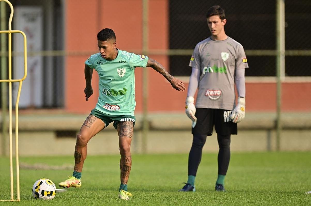 Em preparao para enfrentar o Corinthians no prximo domingo (18/9), o Amrica treinou nesta tera-feira (13/9)