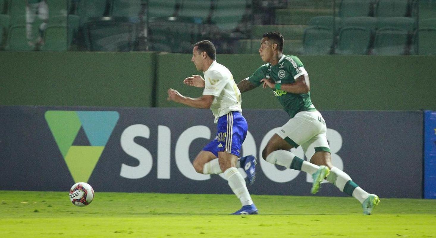 Cruzeiro empatou com Gois no Estdio da Serrinha, em Goinia, pela 22 rodada