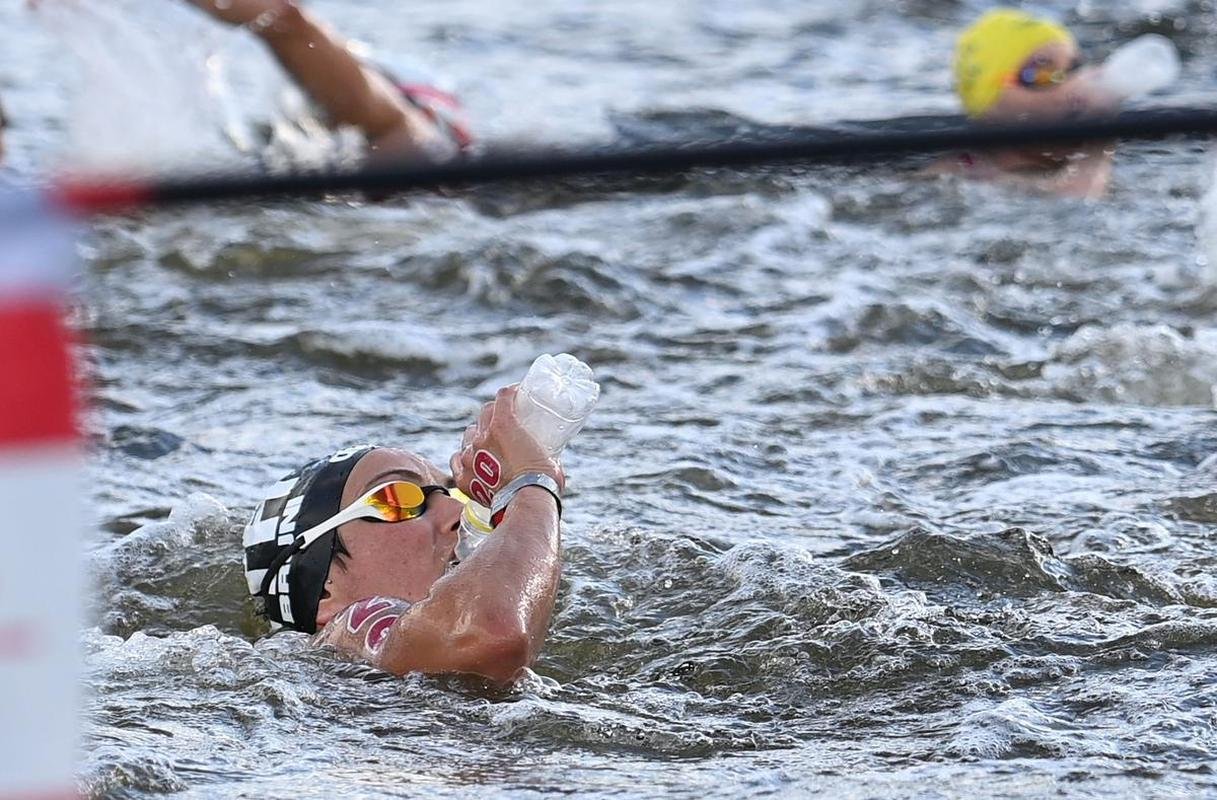 Ana Marcela Cunha fatura o ouro na prova de 10km da maratona aqutica em Tquio