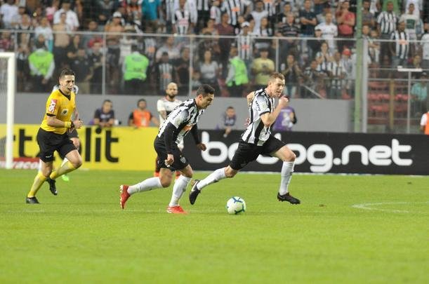 Galo derrotou Flamengo por 2 a 1 e assumiu provisoriamente a segunda posio no Brasileiro