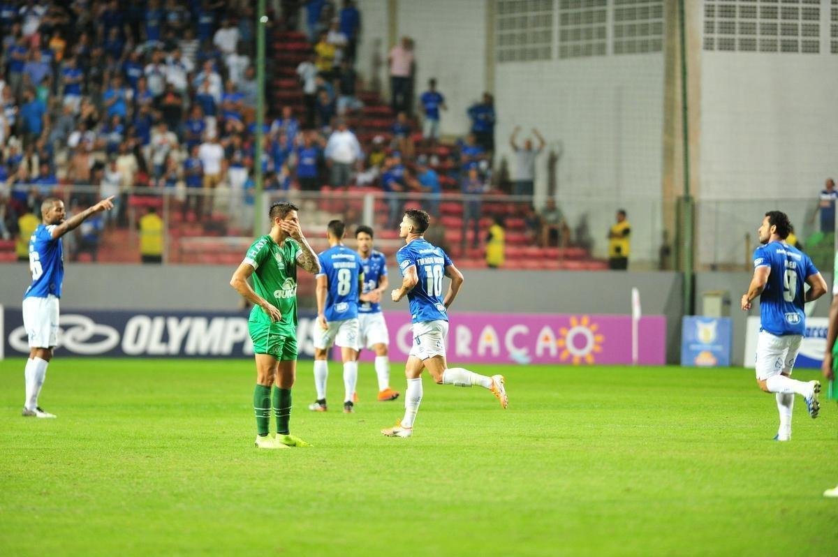 Com apoio da torcida, Cruzeiro recebeu a Chapecoense no Independncia 