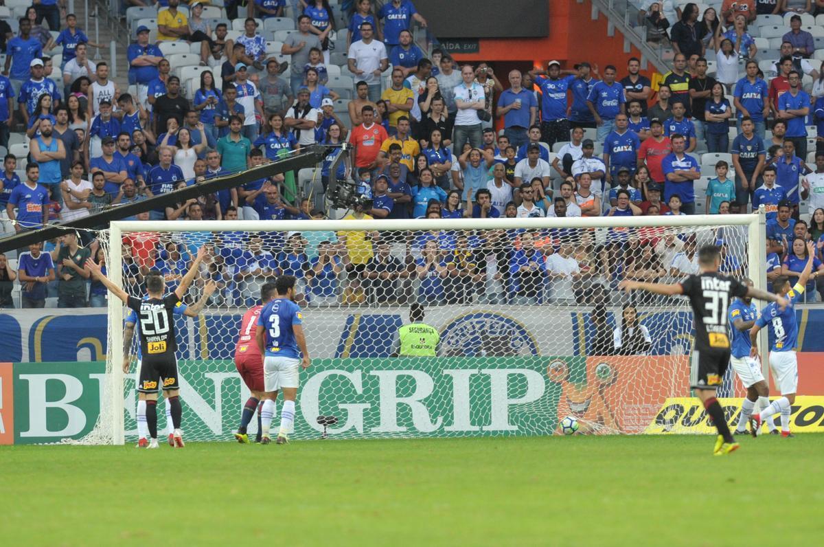 Fotos do jogo entre Cruzeiro e So Paulo