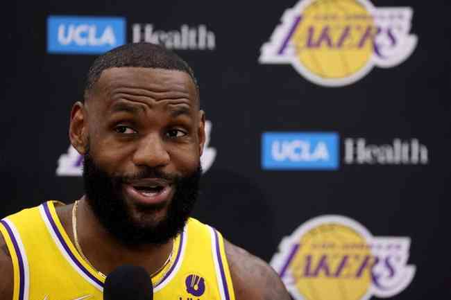 LeBron James tem ganhos avaliados em US$ 111,2 milhes, o que equivale a R$ 606,5 milhes na cotao atual