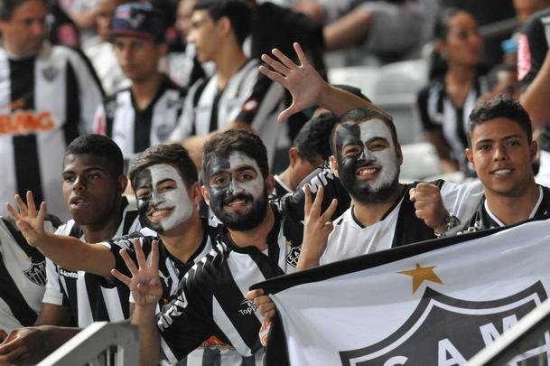 Imagens das torcidas de Atltico e Grmio, no Mineiro, pela deciso da Copa do Brasil