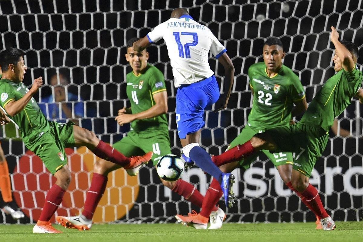 Seleo venceu com dois gols de Coutinho e um de Everton Cebolinha