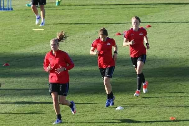 Treino bastante descontrado da Seleo Norte-Americana Feminina de Futebol no CT do Amrica, em BH
