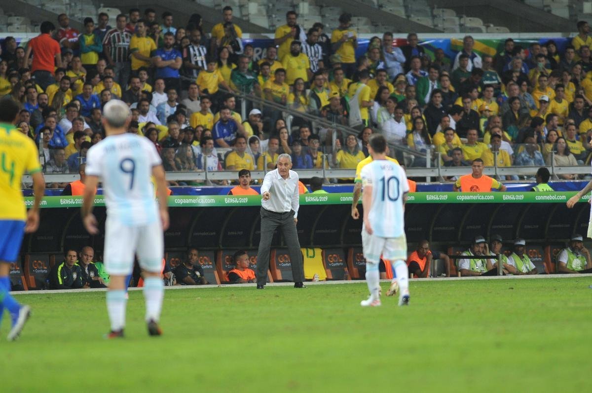 Fotos da vitria do Brasil sobre a Argentina, por 2 a 0, no Mineiro, pela semifinal da Copa Amrica; Gabriel Jesus e Firmino marcaram os gols da seleo em BH