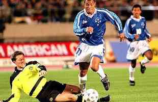 1997 - Mundial de Clubes - Cruzeiro foi vice-campeo ao ser derrotado na final pelo Borussia Dortmund. Imagem da partida nica em Yokohama, no Japo