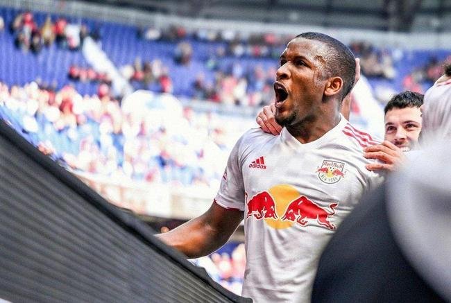 4 - Elias Manoel (atacante do Grmio emprestado ao NY Red Bulls) - 20 anos - multa de 100 milhes de euros 