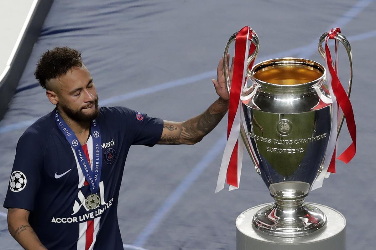 Brasileiro Neymar, do PSG, ficou muito abalado com a perda da Liga dos Campeões para o Bayern de Munique. Na final, em Lisboa, alemães venceram por 1 a 0, gol de Coman