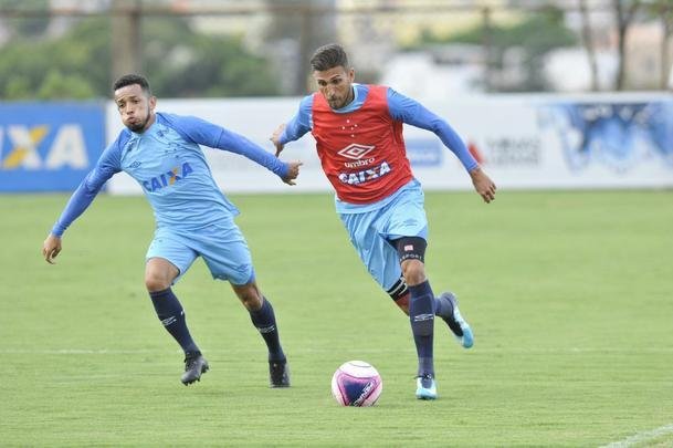Mano Menezes montou Cruzeiro que deve encarar o Villa Nova no sbado e promoveu trs mudanas em relao ao ltimo jogo: Murilo entrou na vaga de Leo, Egdio no lugar de Marcelo Hermes e Robinho deu lugar a Ariel Cabral