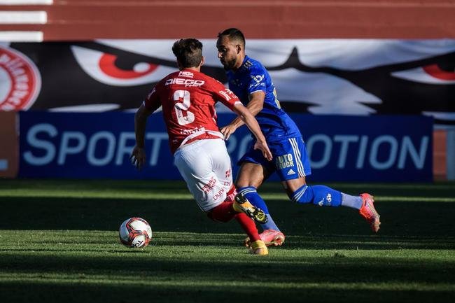 Fotos da partida entre Vila Nova e Cruzeiro, no OBA, pela Série B do Brasileiro