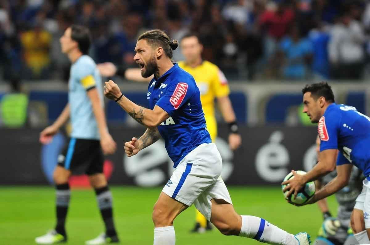 Imagens do jogo entre Cruzeiro e Grmio, pela 8 rodada do Campeonato Brasileiro, no Mineiro