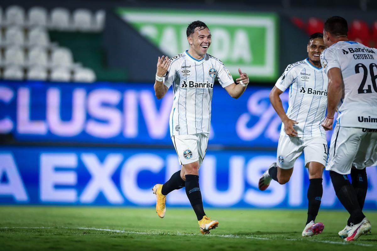 #32 - Pep (Grmio) - 13 gols em 39 jogos - mdia de 0,33 por jogo