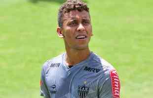 Marcos Rocha - O lateral-direito de 29 anos deixa o Atltico depois de seis anos seguidos como titular. Contando as passagens anteriores, disputou 306 partidas, marcou 13 gols e deu 44 assistncias. Conquistou quatro edies do Campeonato Mineiro (2012, 2013, 2015 e 2017), uma Copa Libertadores (2013), uma Recopa Sul-Americana (2014) e uma Copa do Brasil (2014). Ele ir para o Palmeiras por uma temporada, envolvido em uma troca com o atacante Rger Guedes, que ficar na Cidade do Galo tambm at o fim do ano.