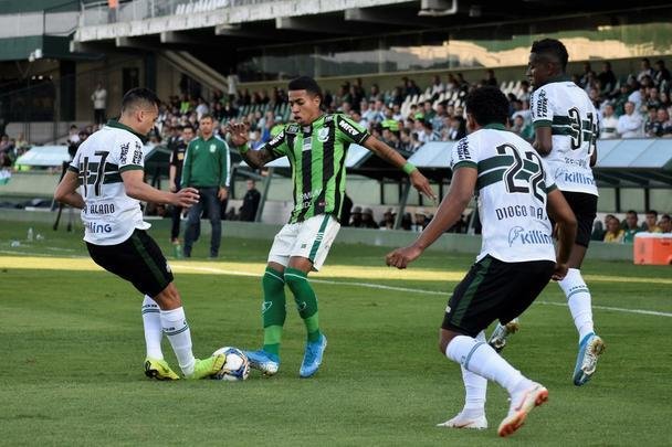 Fotos do duelo entre Coritiba e América, no Couto Pereira, em Curitiba, pela 25ª rodada da Série B do Campeonato Brasileiro