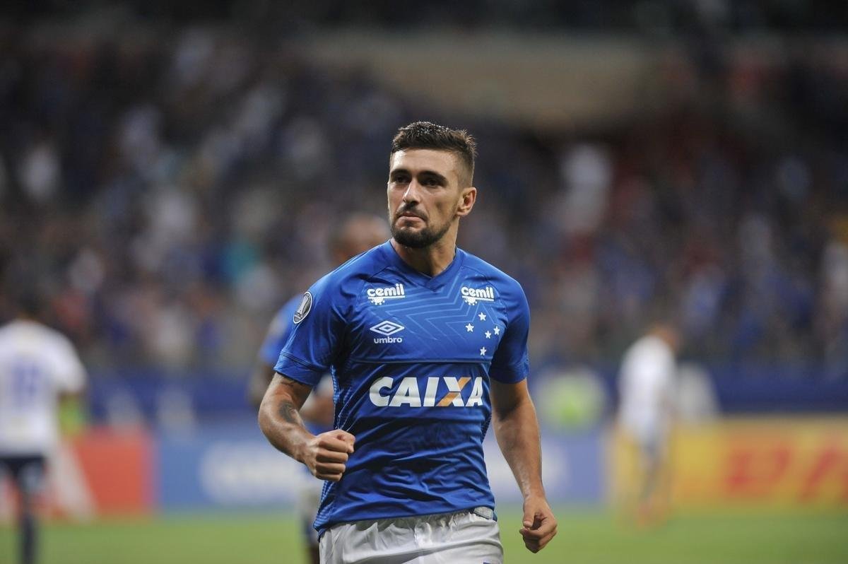 Arrascaeta marcou quarto gol do Cruzeiro, aps cruzamento perfeito de Edilson: 4 a 0