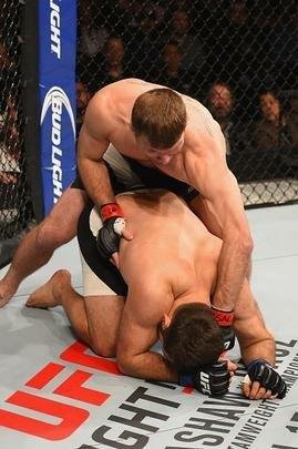 Stipe Miocic venceu Andrei Arlovski por nocaute técnico no primeiro round