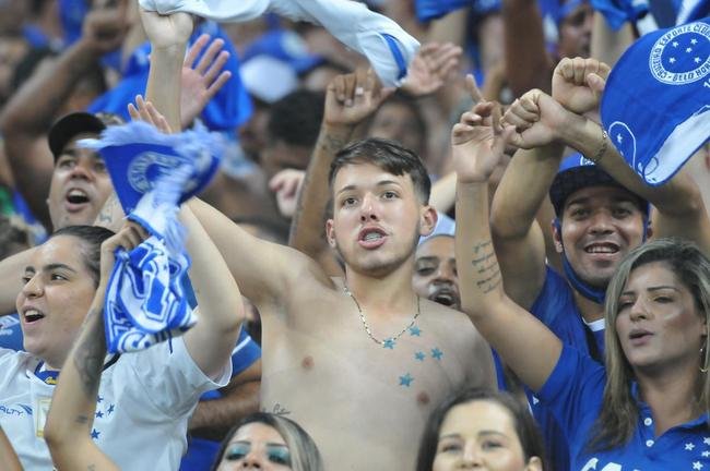 Fotos da festa do Cruzeiro no Mineiro na partida contra o Brusque pela Srie B