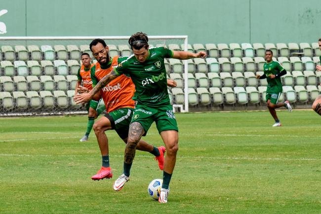 Fotos do treino do Amrica nesta sexta-feira (19), no CT Lanna Drumond, antes de viajar ao Rio de Janeiro para enfrentar o Fluminense
