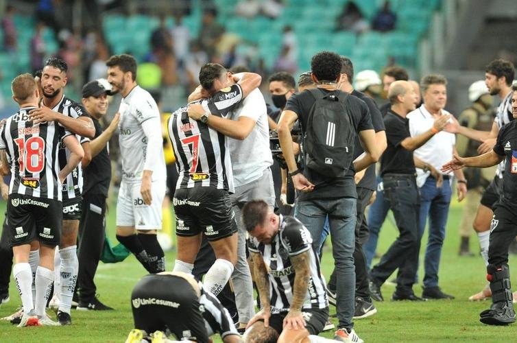 Com gols de Hulk, de pnalti, e Keno (e), o Galo virou sobre o Bahia, por 3 a 2 e chegou ao bicampeonato brasileiro
