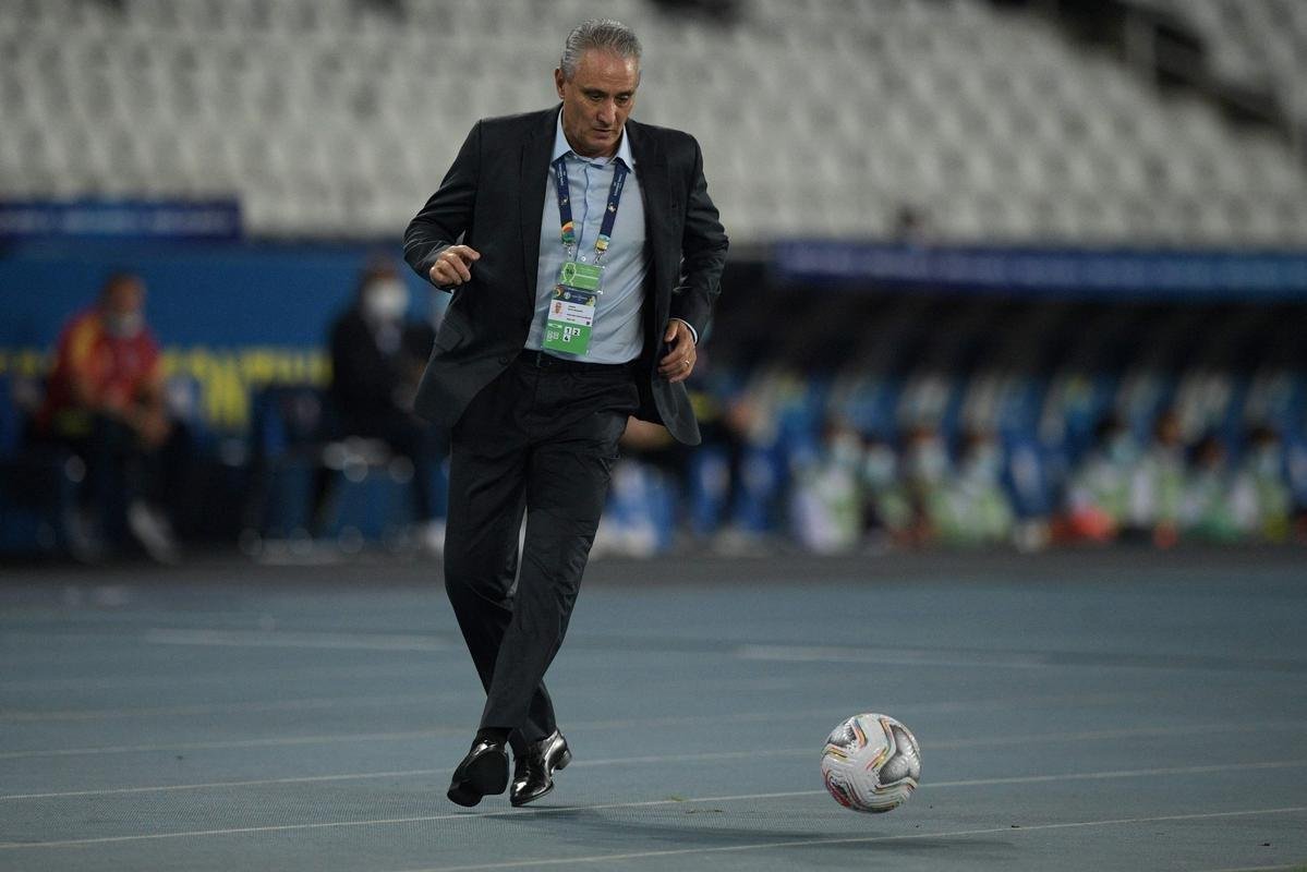 Brasil e Colmbia se enfrentaram no Estdio Nilton Santos, pelo Grupo B da Copa Amrica