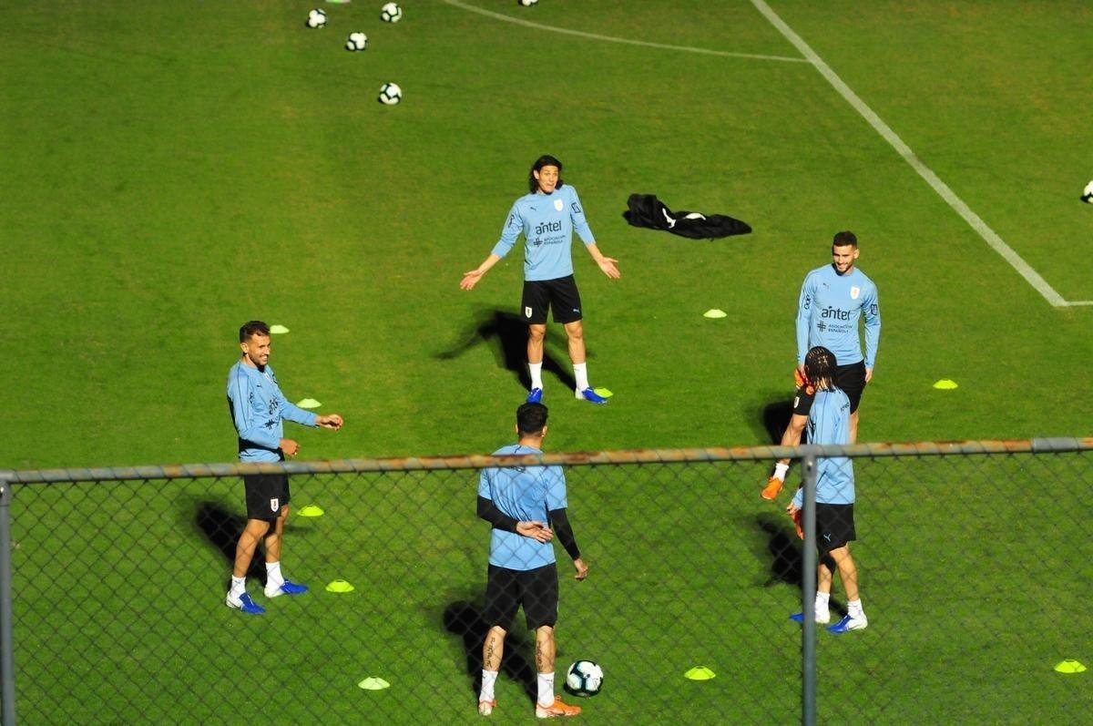 Imagens do primeiro treino da Seleo Uruguaia no Sesc Venda Nova, em Belo Horizonte